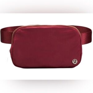Lululemon Everywhere Belt Bag Crossbody Bag in Mulled Wine